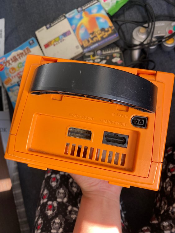 ゲームキューブDOL-001（ゲーム機本体・ゲームソフト）の商品画像 - 査定依頼日：2023年5月20日 - 最高査定価格：1,200円