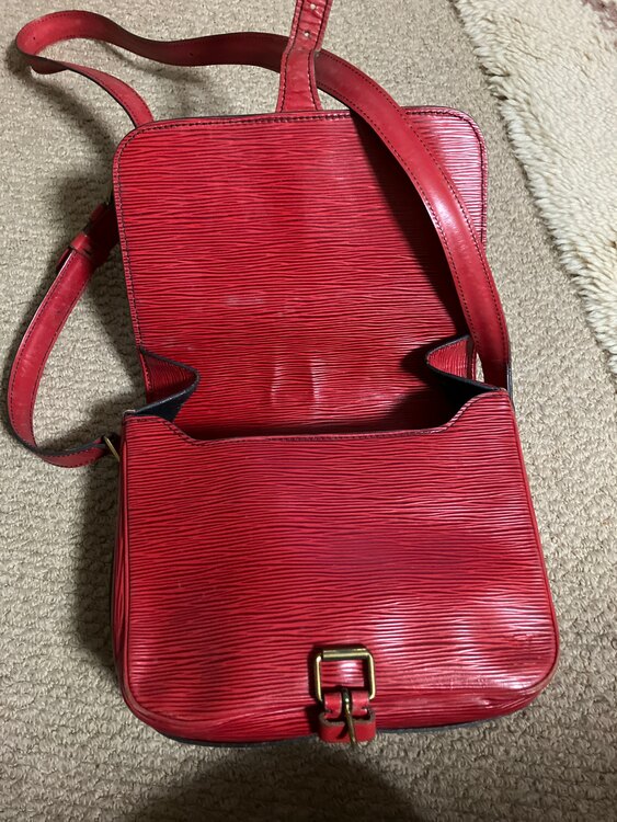 ショルダーバッグ（ブランドバッグ）の商品画像 - 査定依頼日：2025年5月2日 - 最高査定価格：32,000円