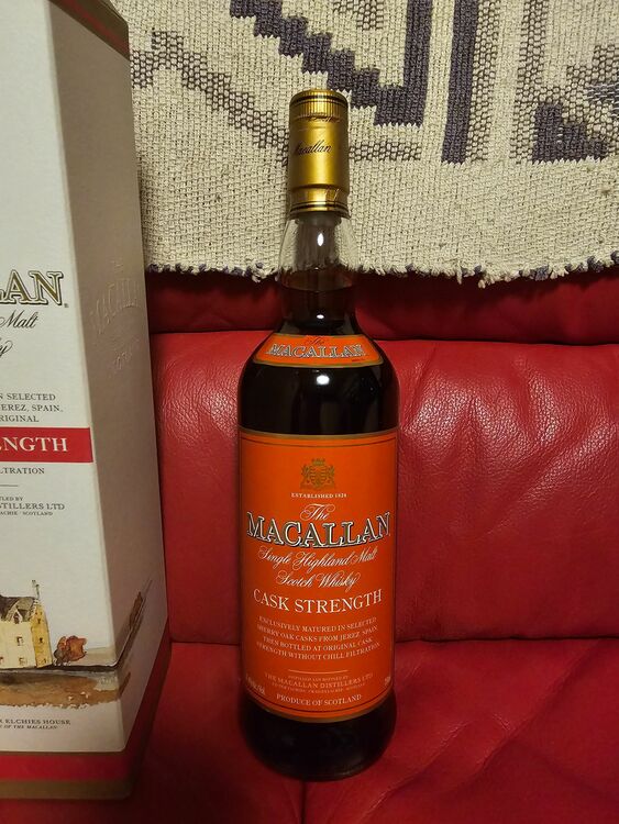 ザ マッカラン カスクストレングス レッドラベル 旧ボトル 750ml 57.8（お酒）の商品画像 - 査定依頼日：2025年8月4日 - 最高査定価格：300,000円