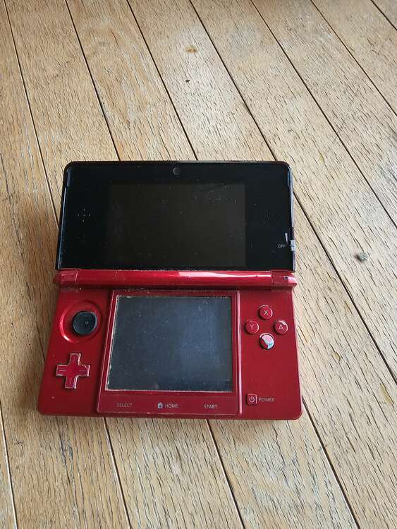 3ds（ゲーム機本体・ゲームソフト）の商品画像 - 査定依頼日：2025年3月18日 - 最高査定価格：4,000円