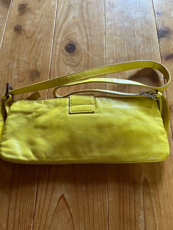 マンマバケット　ショルダーバッグ（ブランドバッグ）の商品画像 - 査定依頼日：2025年7月26日 - 最高査定価格：35,000円