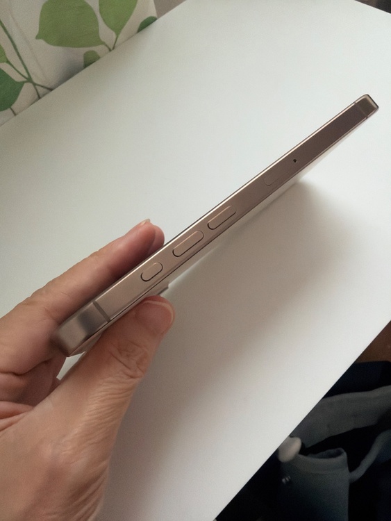 iPhone iPhone 16 Pro 512GB SIMフリー（スマホ）の商品画像 - 査定依頼日：2026年9月27日 - 最高査定価格：129,000円
