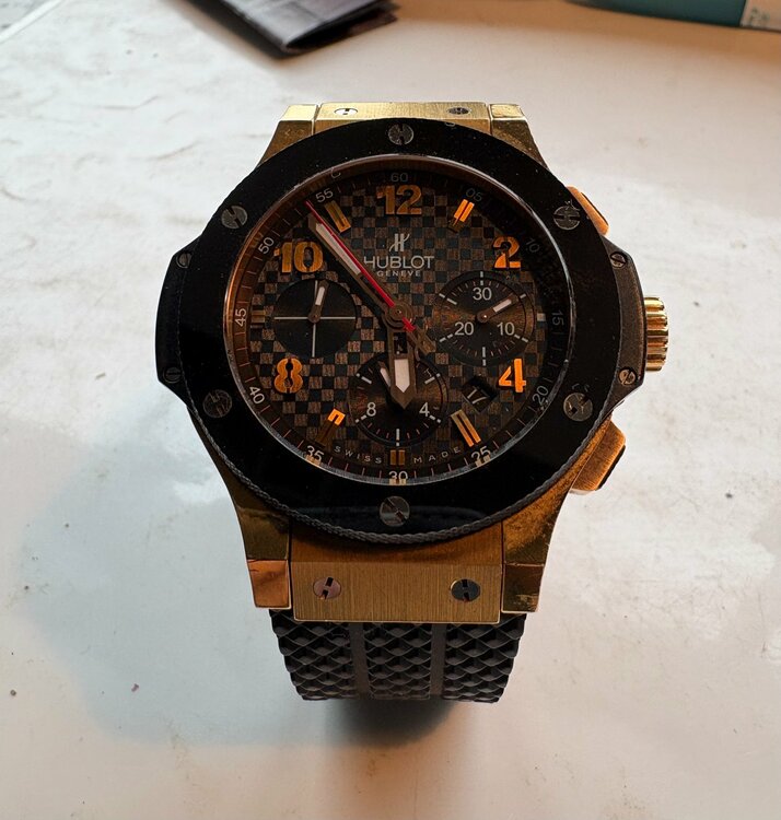 ウブロ ビックバン ゴールド 301.PX.130.RX ブラック文字盤（高級時計）の商品画像 - 査定依頼日：2026年4月1日 - 最高査定価格：2,100,000円