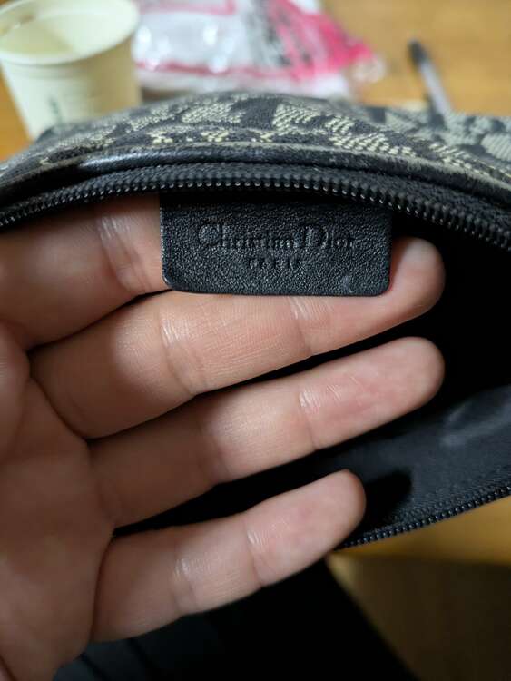 化粧ポーチ（ブランド財布・小物）の商品画像 - 査定依頼日：2025年4月5日 - 最高査定価格：6,000円