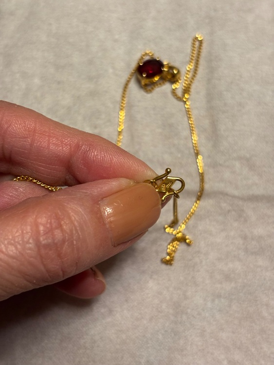 42cmチェーンのネックレス  トップはおそらくルビーで2.26の刻印あり。（金・貴金属）の商品画像 - 査定依頼日：2025年11月20日 - 最高査定価格：300,000円