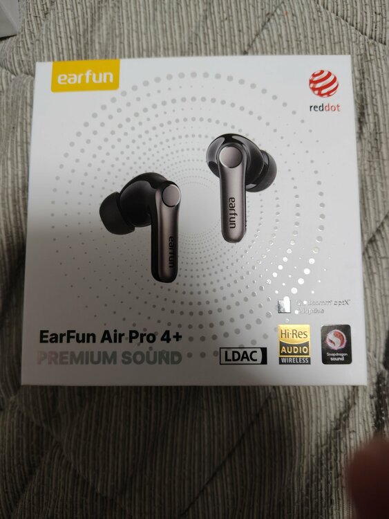 earfun air pro 4＋（オーディオ・スピーカー）の商品画像 - 査定依頼日：2026年8月4日 - 最高査定価格：2,500円
