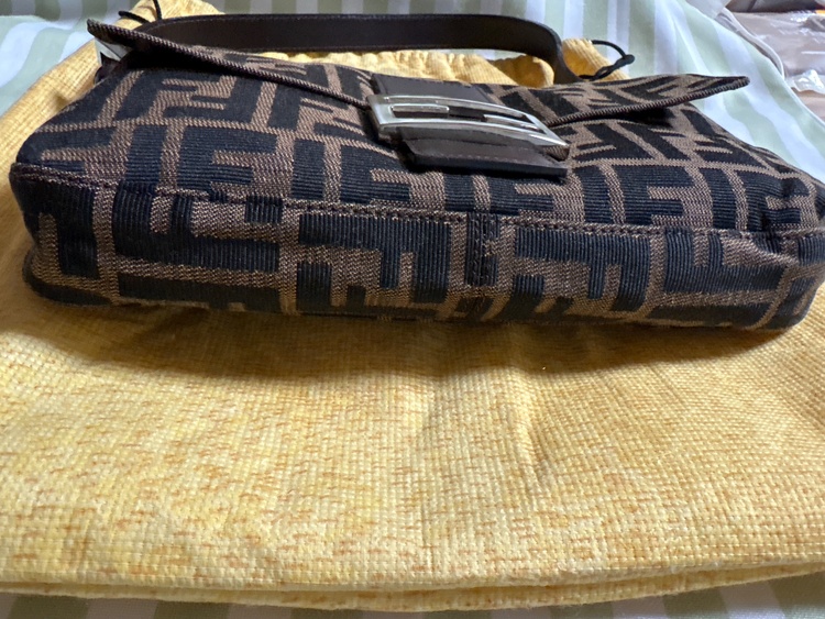 フェンディ  （ブランドバッグ）の商品画像 - 査定依頼日：2026年2月10日 - 最高査定価格：180,000円