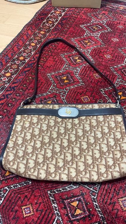 トロッターショルダーバッグ（ブランドバッグ）の商品画像 - 査定依頼日：2025年11月19日 - 最高査定価格：30,000円