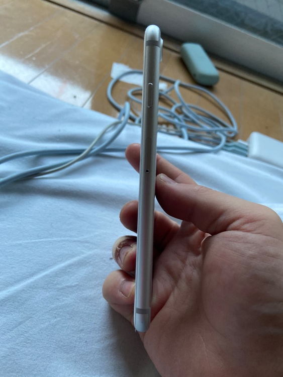 iPhone7 256GB docomo（スマホ）の商品画像 - 査定依頼日：2026年4月17日 - 最高査定価格：3,000円