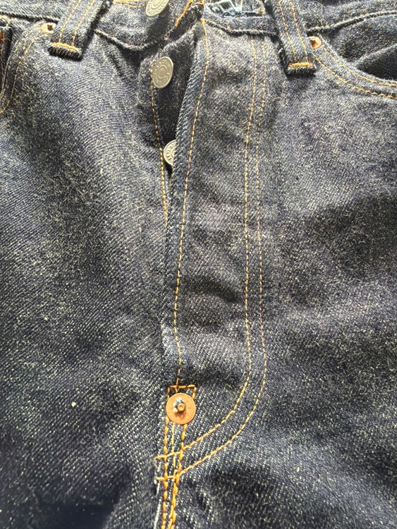 リーバイスジーンズ　37501-0117（古着・ファッション）の商品画像 - 査定依頼日：2025年10月21日 - 最高査定価格：2,000円