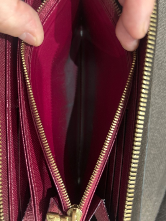 ジッピーウォレット（ブランド財布・小物）の商品画像 - 査定依頼日：2025年12月20日 - 最高査定価格：13,000円