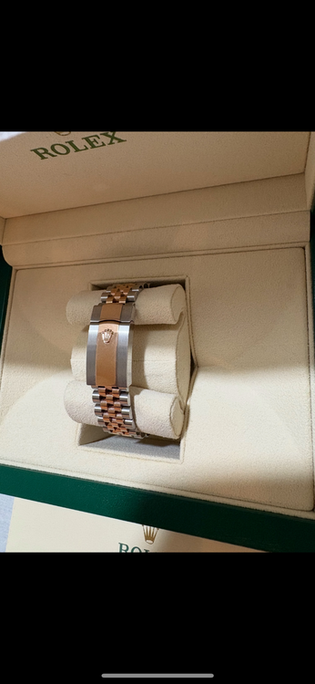 デイトジャスト41 コンビ　スレートローマン　ジュビリー（高級時計）の商品画像 - 査定依頼日：2025年8月30日 - 最高査定価格：2,600,000円