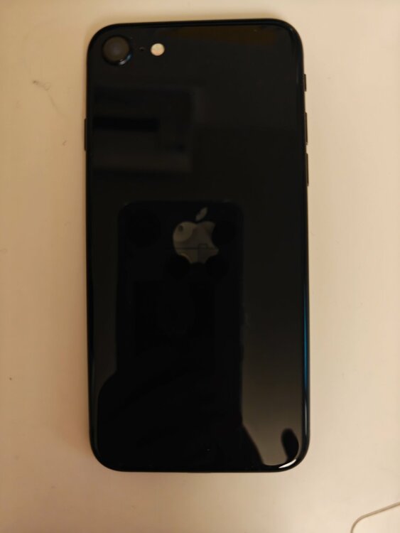 iPhoneSE3 （スマホ）の商品画像 - 査定依頼日：2026年3月14日 - 最高査定価格：18,000円