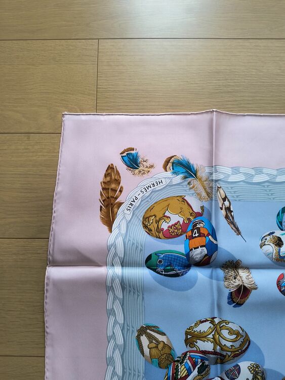 スカーフ（ブランド財布・小物）の商品画像 - 査定依頼日：2025年9月12日 - 最高査定価格：12,000円