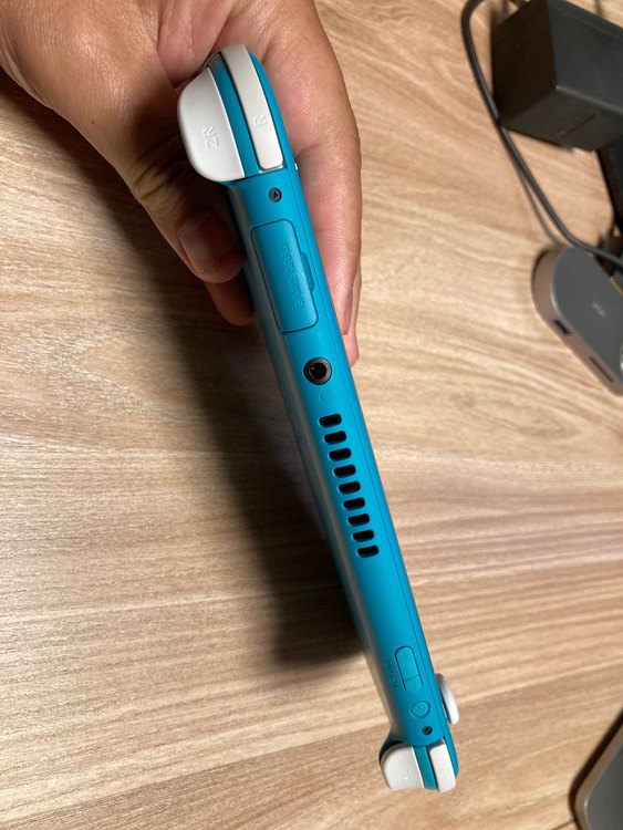 ニンテンドーSwitchライト（ゲーム機本体・ゲームソフト）の商品画像 - 査定依頼日：2023年5月7日 - 最高査定価格：8,000円