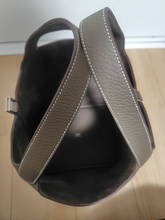 ピコタンロックMMエトゥープ（ブランドバッグ）の商品画像 - 査定依頼日：2025年6月17日 - 最高査定価格：700,000円