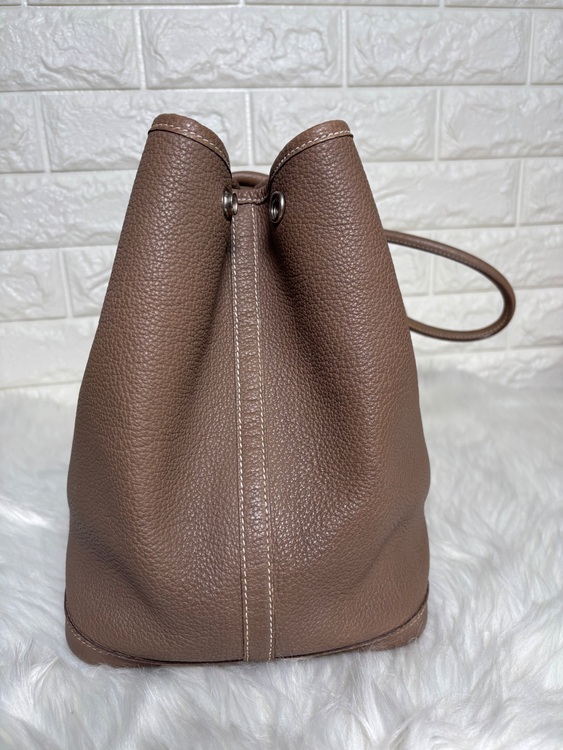 エルメス  ガーデンパーティ PM 刻印□O ネゴンダ レザー エトゥープ （ブランドバッグ）の商品画像 - 査定依頼日：2025年10月30日