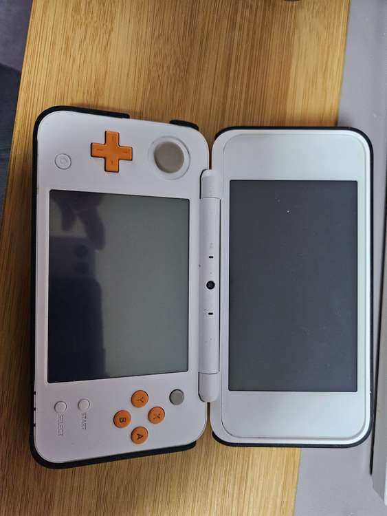 3dsLL（ゲーム機本体・ゲームソフト）の商品画像 - 査定依頼日：2023年11月12日 - 最高査定価格：10,000円