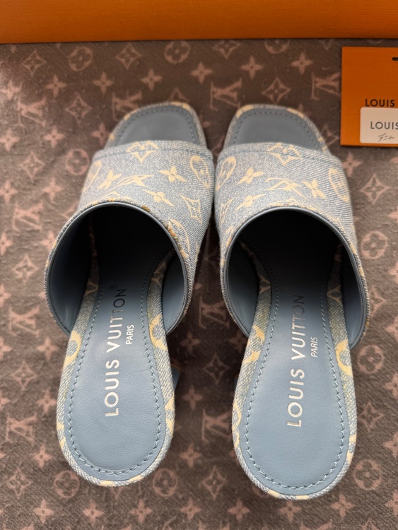 サンダル（古着・ファッション）の商品画像 - 査定依頼日：2025年9月27日 - 最高査定価格：20,000円