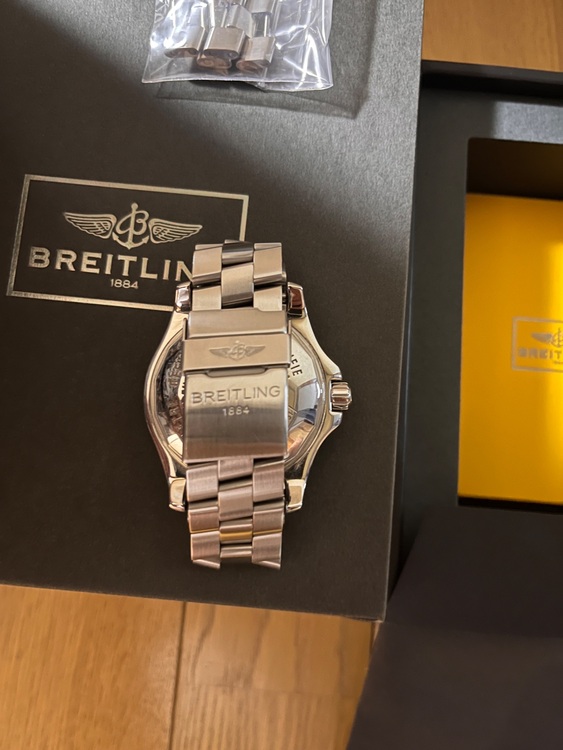 ブライトリング スーパーオーシャン （高級時計）の商品画像 - 査定依頼日：2025年11月3日 - 最高査定価格：250,000円