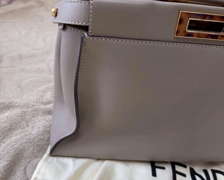 ピーカブー ミディアム アイコニック（ブランドバッグ）の商品画像 - 査定依頼日：2026年3月5日 - 最高査定価格：180,000円