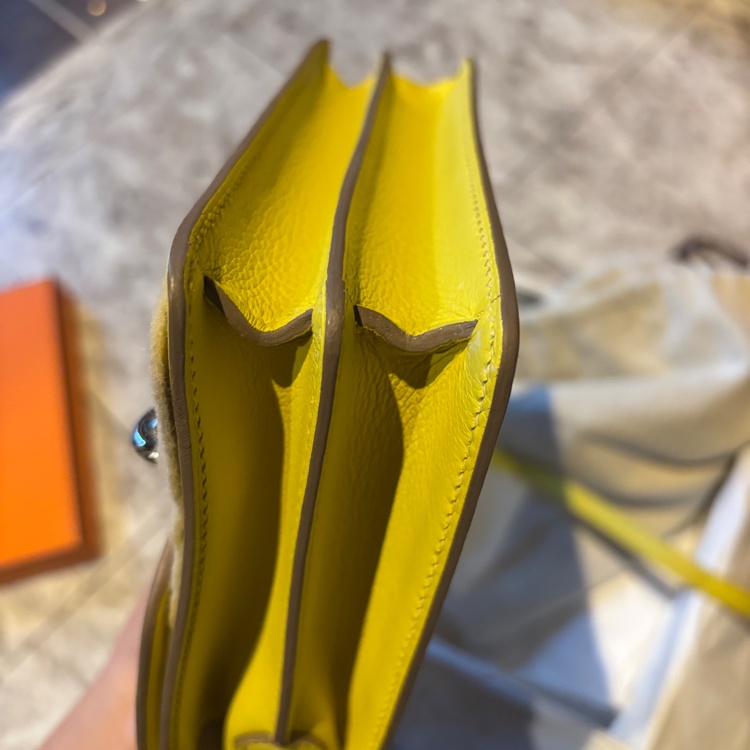 ロウリスミニ（ブランドバッグ）の商品画像 - 査定依頼日：2026年3月17日 - 最高査定価格：420,000円