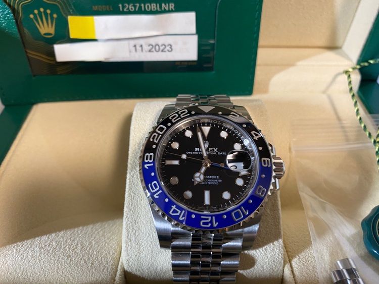 ロレックス GMTマスター 126710blnq（高級時計）の商品画像 - 査定依頼日：2025年6月15日 - 最高査定価格：2,520,000円