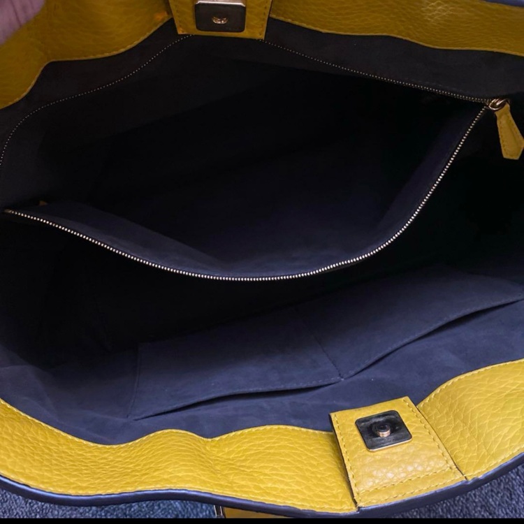 FENDI セレリアFFトート　ミディアム（ブランドバッグ）の商品画像 - 査定依頼日：2025年8月4日 - 最高査定価格：70,000円