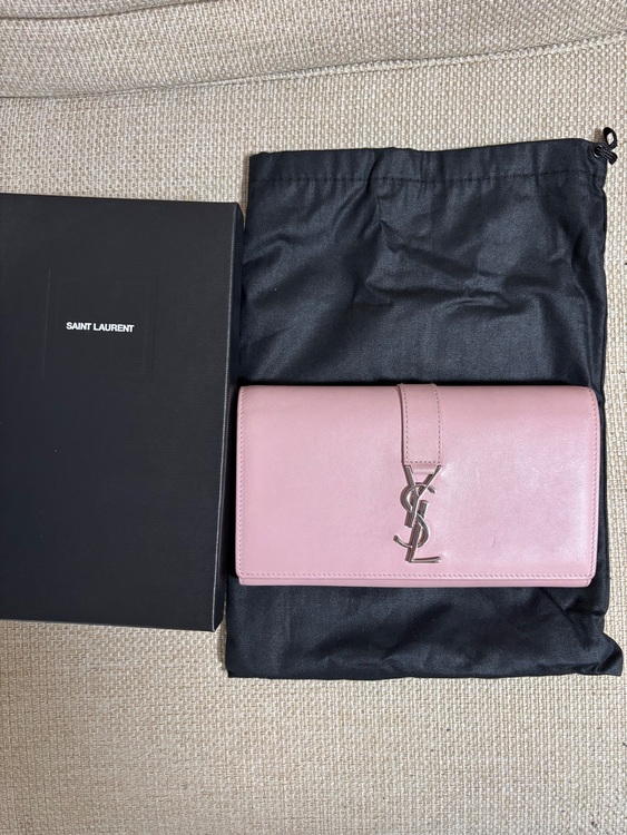 イブサンローラン  （ブランドバッグ）の商品画像 - 査定依頼日：2025年9月30日 - 最高査定価格：30,000円