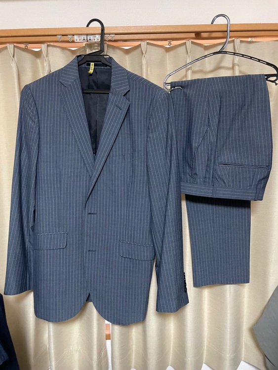 ビジネススーツ（古着・ファッション）の商品画像 - 査定依頼日：2025年10月19日 - 最高査定価格：1,500円