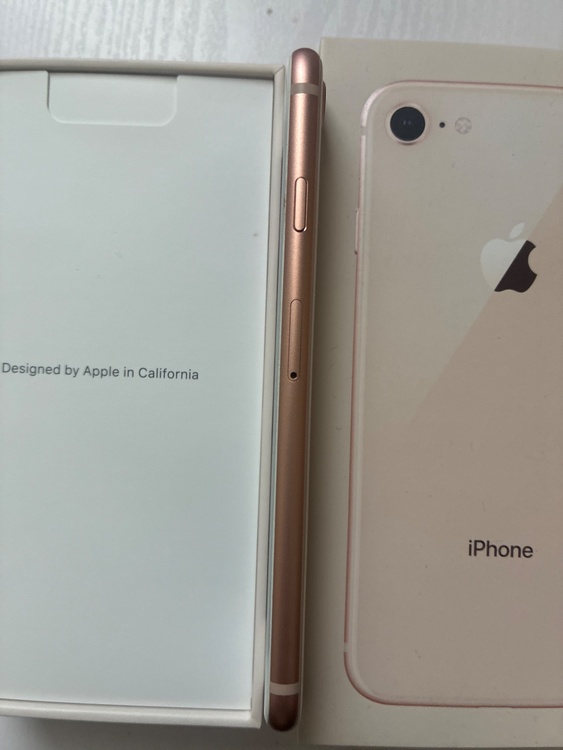 iPhone8 64GB docomo（スマホ）の商品画像 - 査定依頼日：2026年5月5日 - 最高査定価格：6,000円