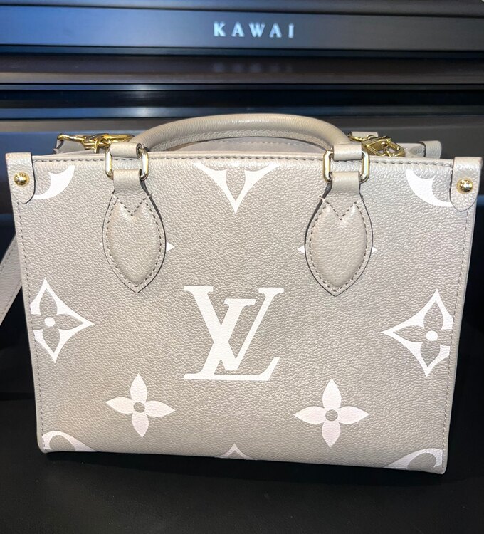 Louis Vuitton オンザゴーPM 2wayショルダーバッグ （ブランドバッグ）の商品画像 - 査定依頼日：2025年3月24日 - 最高査定価格：300,000円