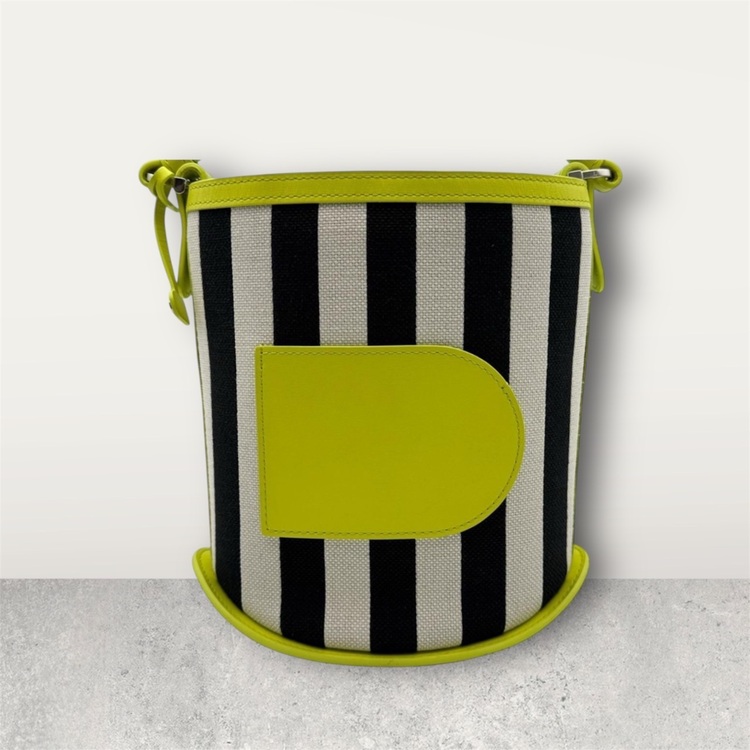 DELVAUX PIN MINI（ブランドバッグ）の商品画像 - 査定依頼日：2025年8月11日 - 最高査定価格：75,000円