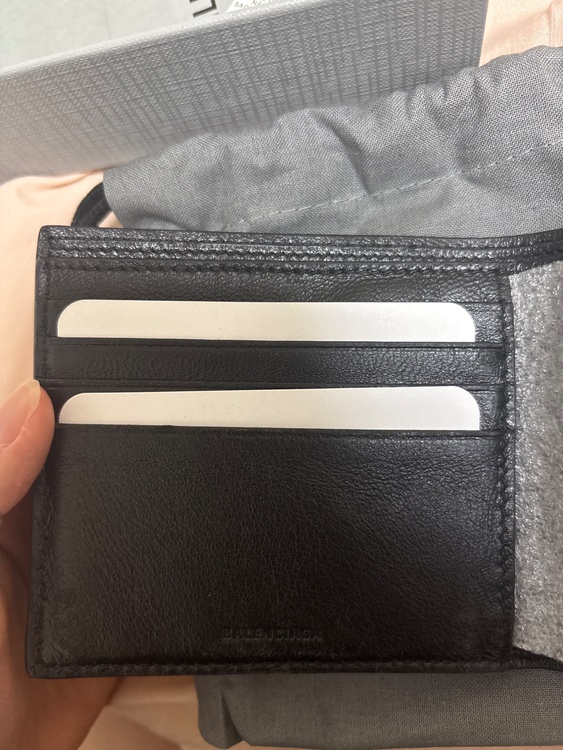 バレンシアガ  （ブランドバッグ）の商品画像 - 査定依頼日：2026年4月9日 - 最高査定価格：30,000円