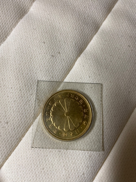 御在位60年記念10万円硬貨（金・貴金属）の商品画像 - 査定依頼日：2026年3月2日 - 最高査定価格：600,000円