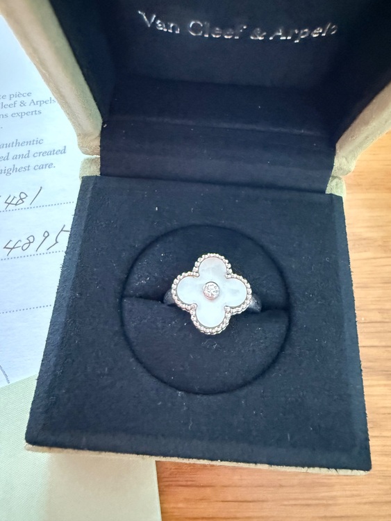 VCARF48852（宝石）の商品画像 - 査定依頼日：2025年7月24日 - 最高査定価格：280,000円