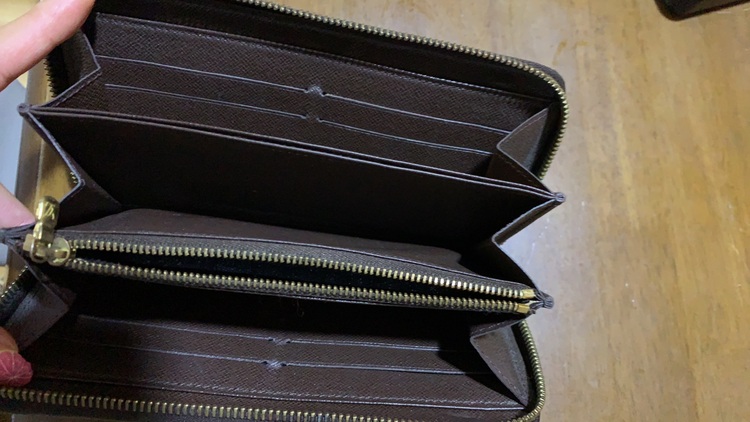 ジッピーウォレット（ブランド財布・小物）の商品画像 - 査定依頼日：2025年9月17日 - 最高査定価格：7,000円