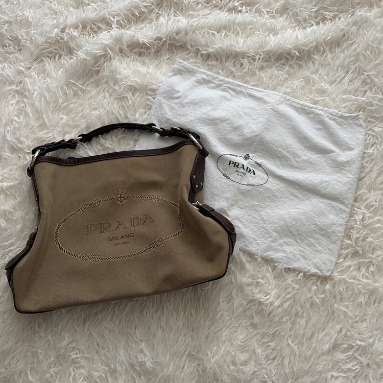 プラダ  （ブランドバッグ）の商品画像 - 査定依頼日：2026年3月25日 - 最高査定価格：40,000円