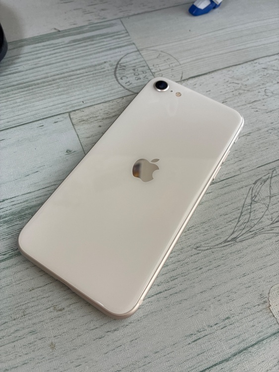iPhone iPhone SE (第 3 世代) 128GB au（スマホ）の商品画像 - 査定依頼日：2026年8月2日 - 最高査定価格：22,000円