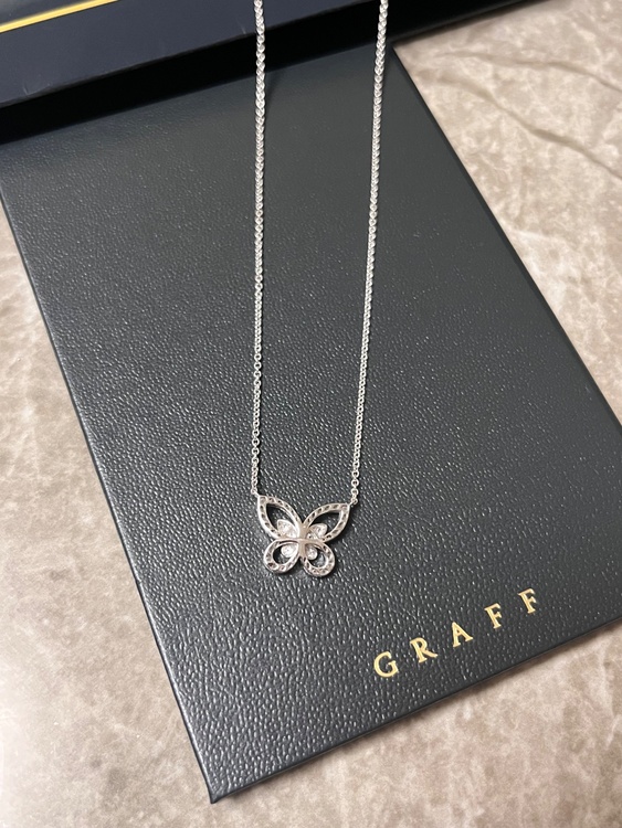 くぐらふグラフ バタフライシルエットダイヤモンド ミニ ペンダント（金・貴金属）の商品画像 - 査定依頼日：2026年2月15日 - 最高査定価格：500,000円