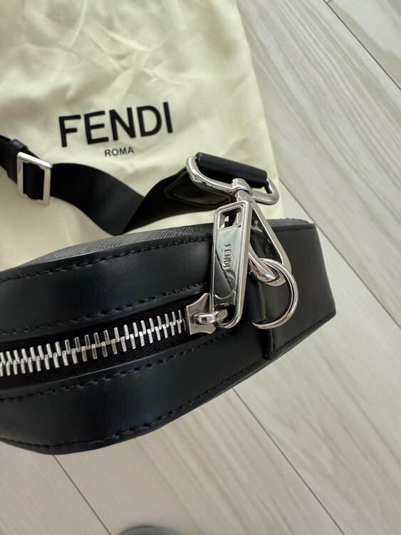 USDFE73005011（ブランドバッグ）の商品画像 - 査定依頼日：2025年1月8日 - 最高査定価格：90,000円