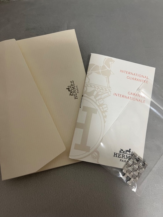 エルメス HERMES Hウォッチ ホワイトシェル HH1.210 ホワイト S（高級時計）の商品画像 - 査定依頼日：2025年6月11日 - 最高査定価格：102,000円