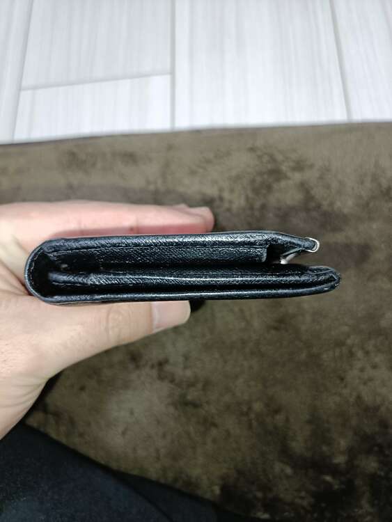 二つ折り財布（ブランド財布・小物）の商品画像 - 査定依頼日：2025年1月23日 - 最高査定価格：2,000円