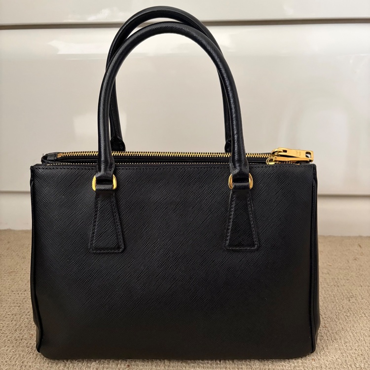 プラダ  （ブランドバッグ）の商品画像 - 査定依頼日：2025年12月16日 - 最高査定価格：100,000円