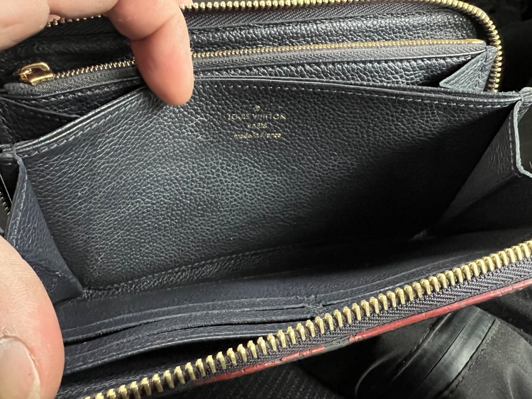 ルイヴィトン アンプラント ジッピーウォレット m62121（ブランド財布・小物）の商品画像 - 査定依頼日：2026年1月31日 - 最高査定価格：100,000円