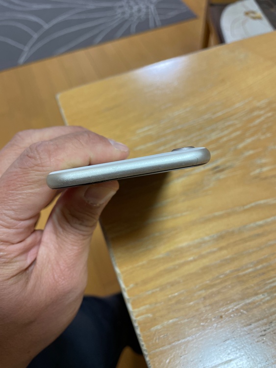 A2782（スマホ）の商品画像 - 査定依頼日：2026年1月24日 - 最高査定価格：35,000円