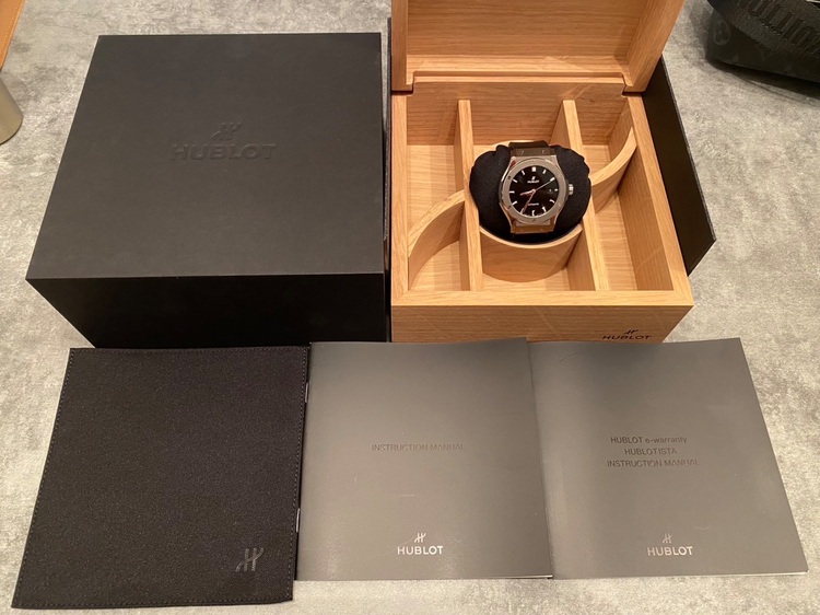 HUBLOTクラシックフュージョン（高級時計）の商品画像 - 査定依頼日：2025年9月5日 - 最高査定価格：550,000円