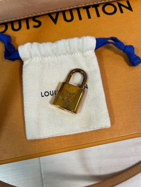 アルマBB（ブランドバッグ）の商品画像 - 査定依頼日：2022年9月30日 - 最高査定価格：91,000円