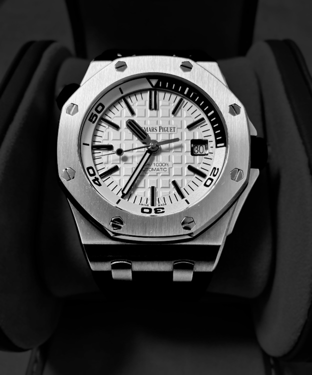 ロイヤルオークオフショアダイバー（高級時計）の商品画像 - 査定依頼日：2025年8月16日 - 最高査定価格：2,500,000円