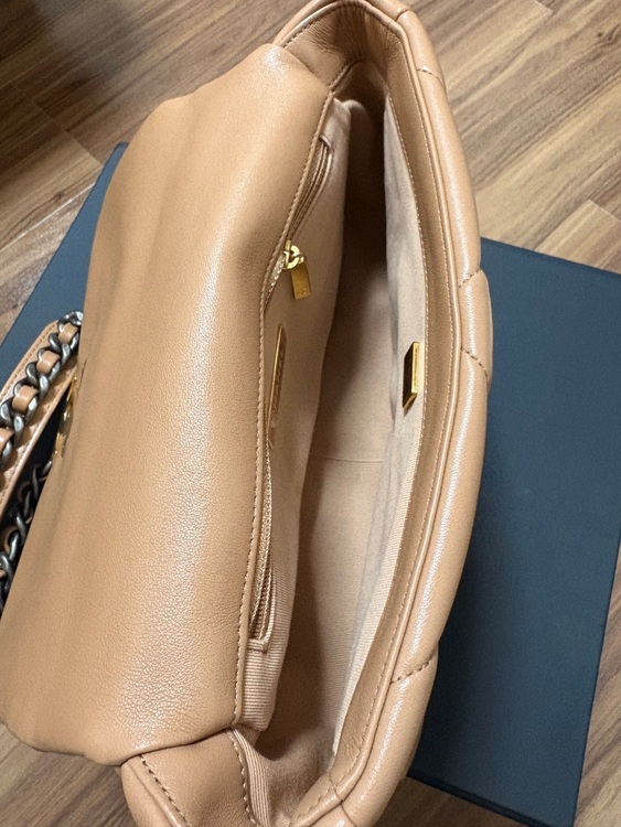 シャネル19 AS1160（ブランドバッグ）の商品画像 - 査定依頼日：2025年6月4日 - 最高査定価格：450,000円